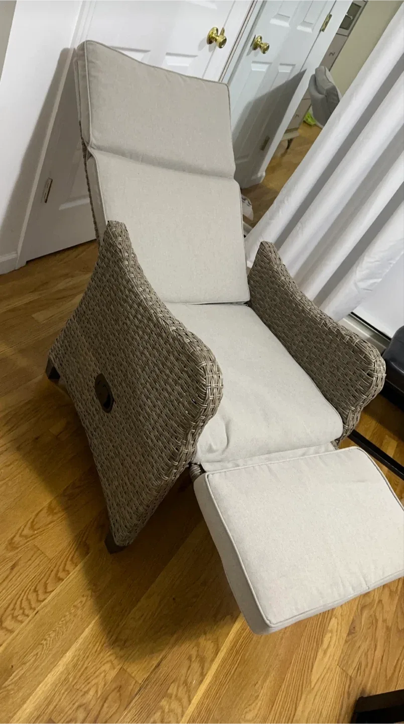 Wicker Outdoor Recliner Chair image indicator(2)