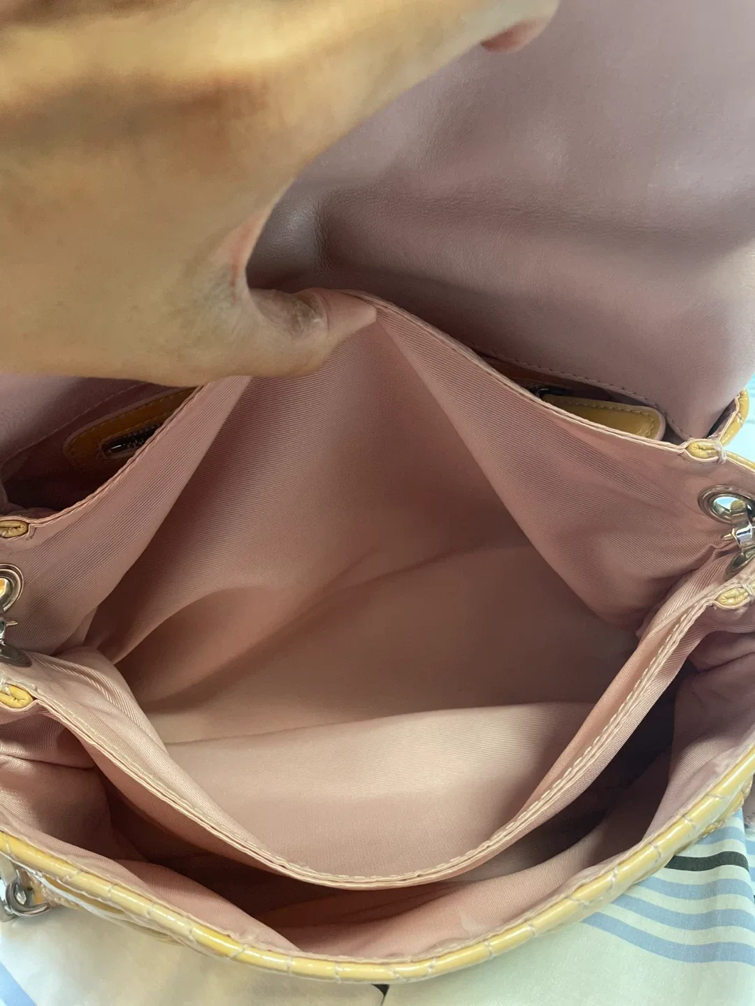 Christian Dior Quilted Handbag image indicator(6)