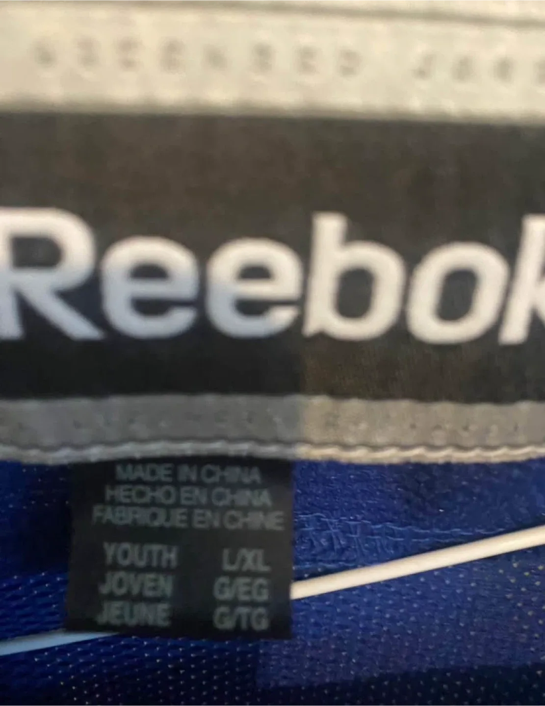 Reebok Maple Leafs Youth L/XL Hockey Jersey image indicator(3)