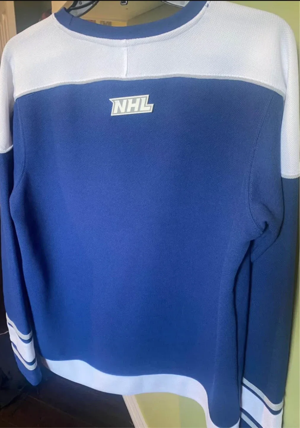 Reebok Maple Leafs Youth L/XL Hockey Jersey image indicator(2)