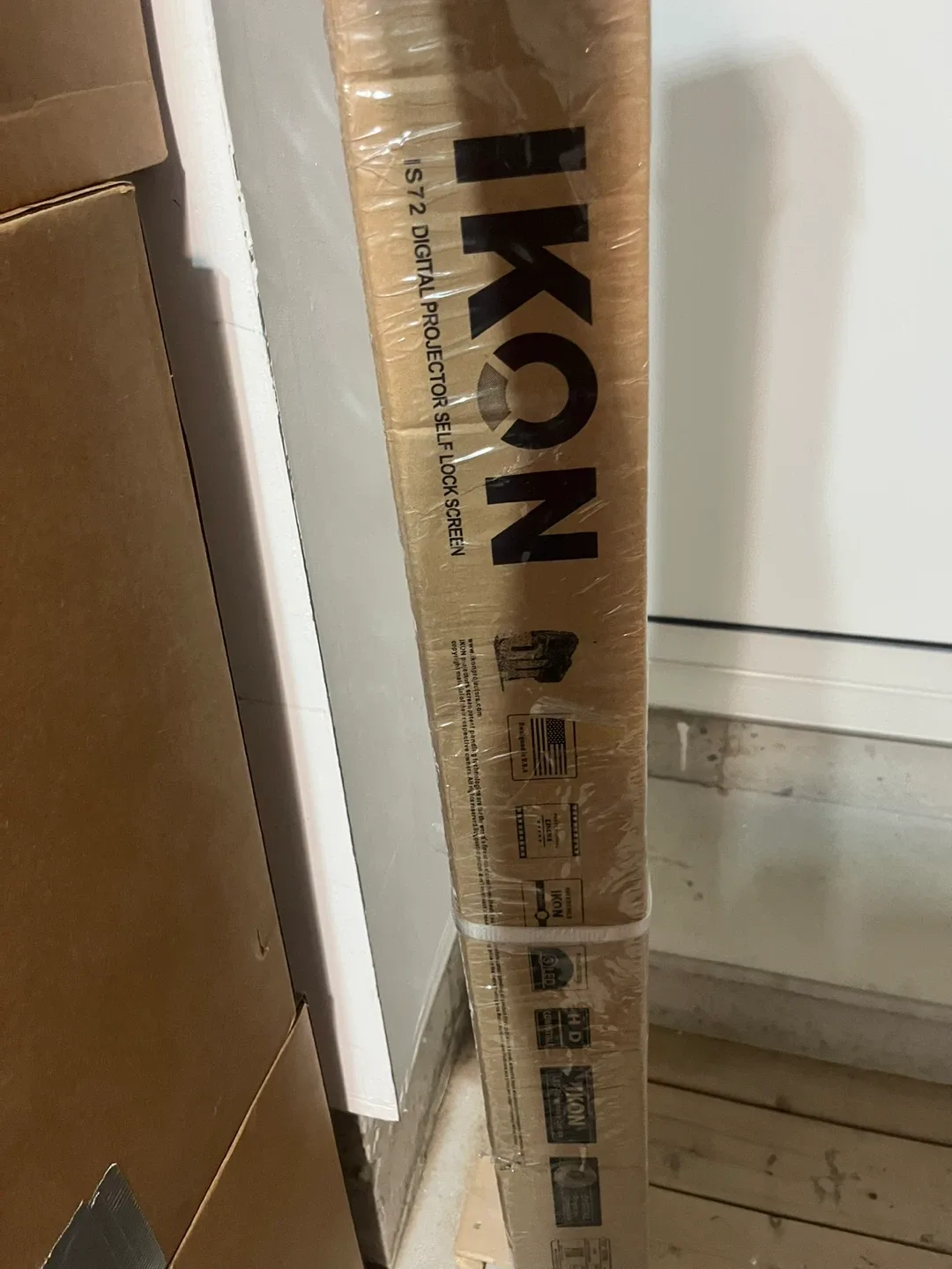 IKON IS72 Digital Projector Self Lock Screen image indicator(2)