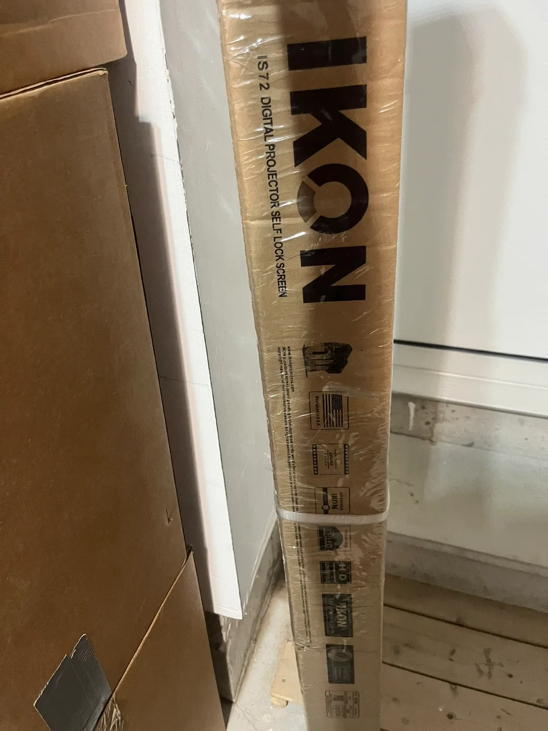 IKON IS72 Digital Projector Self Lock Screen image indicator(3)