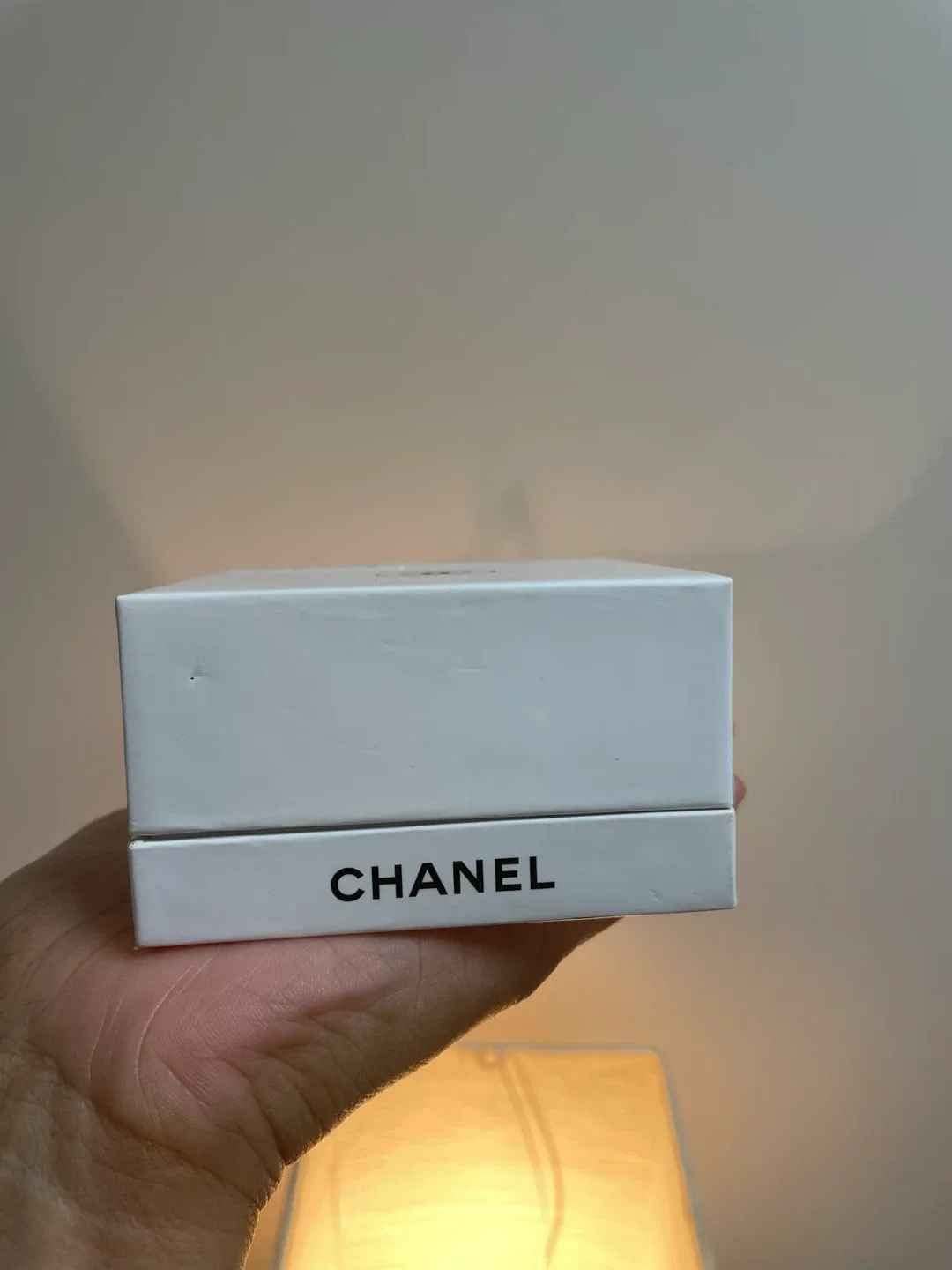 Chanel Camellia paper wiegh - New in Box image indicator(2)