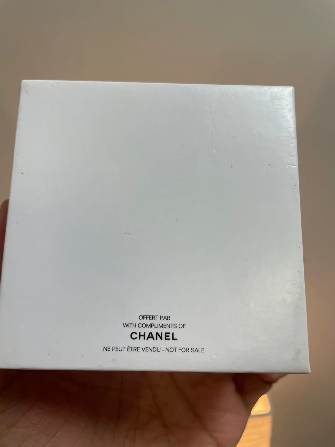 Chanel Camellia paper wiegh - New in Box image indicator(4)