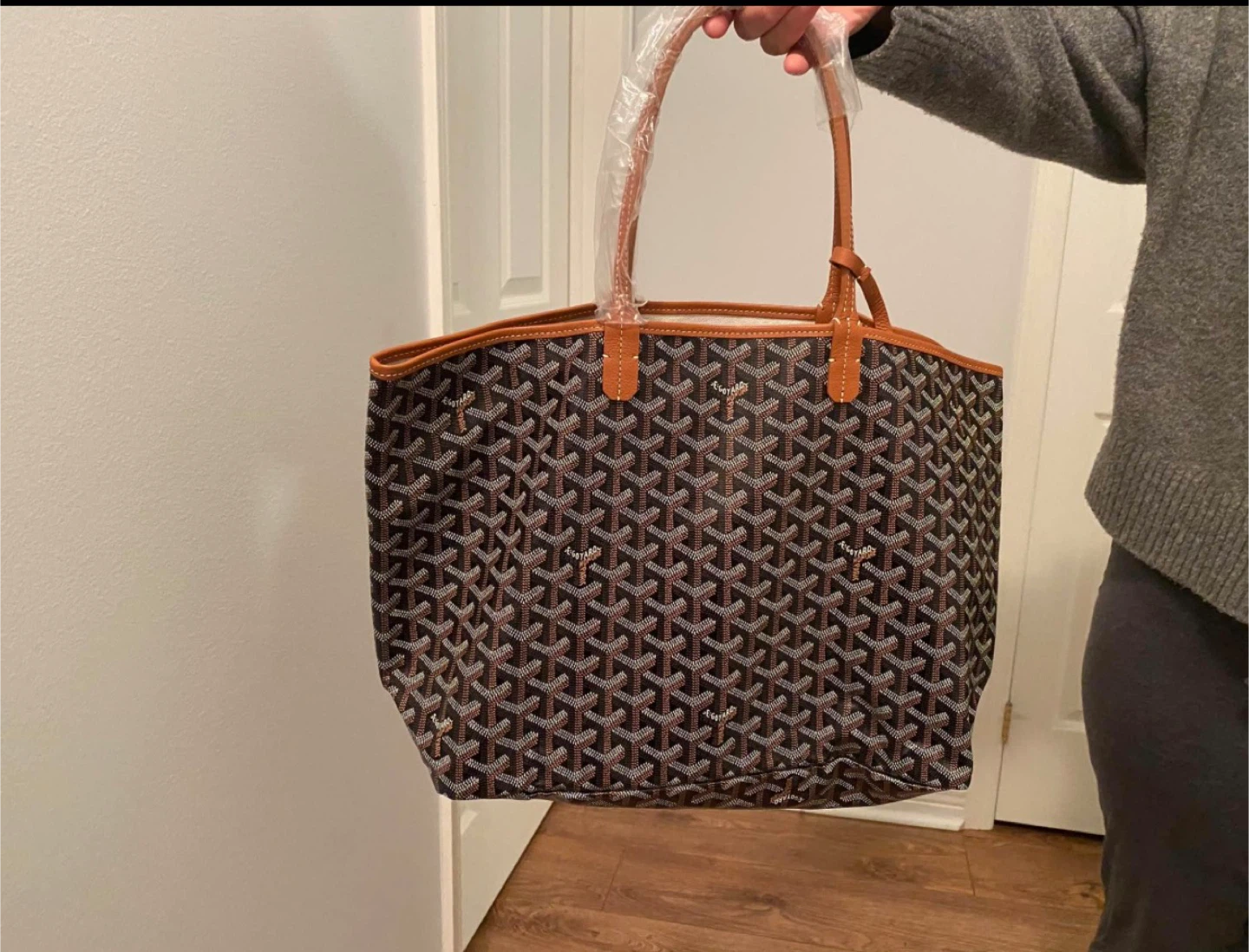 Goyard St. Louis Tote Bag with Pouch - Like New! - photo 2