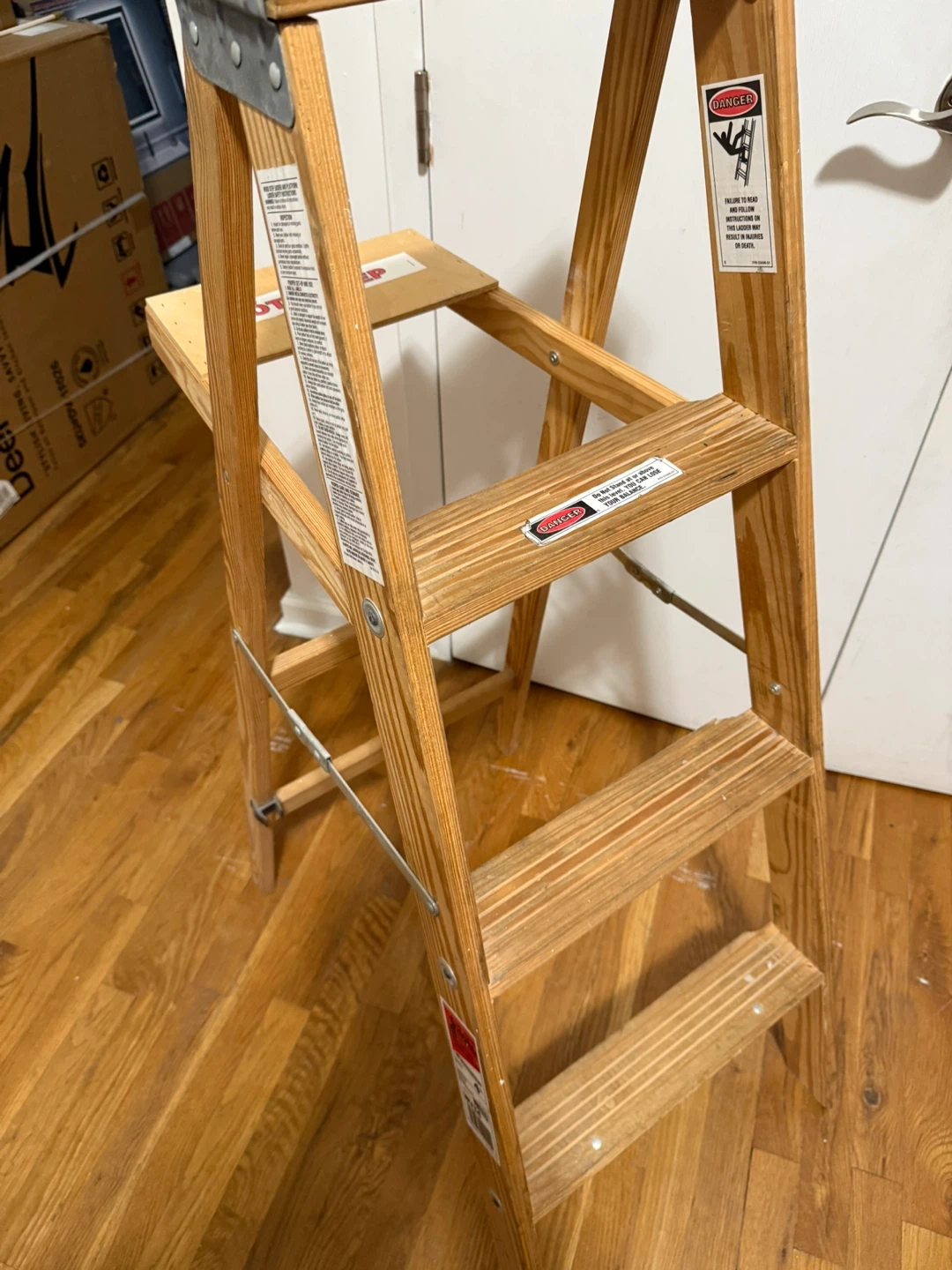 Werner W334 4ft Ladder - photo 3