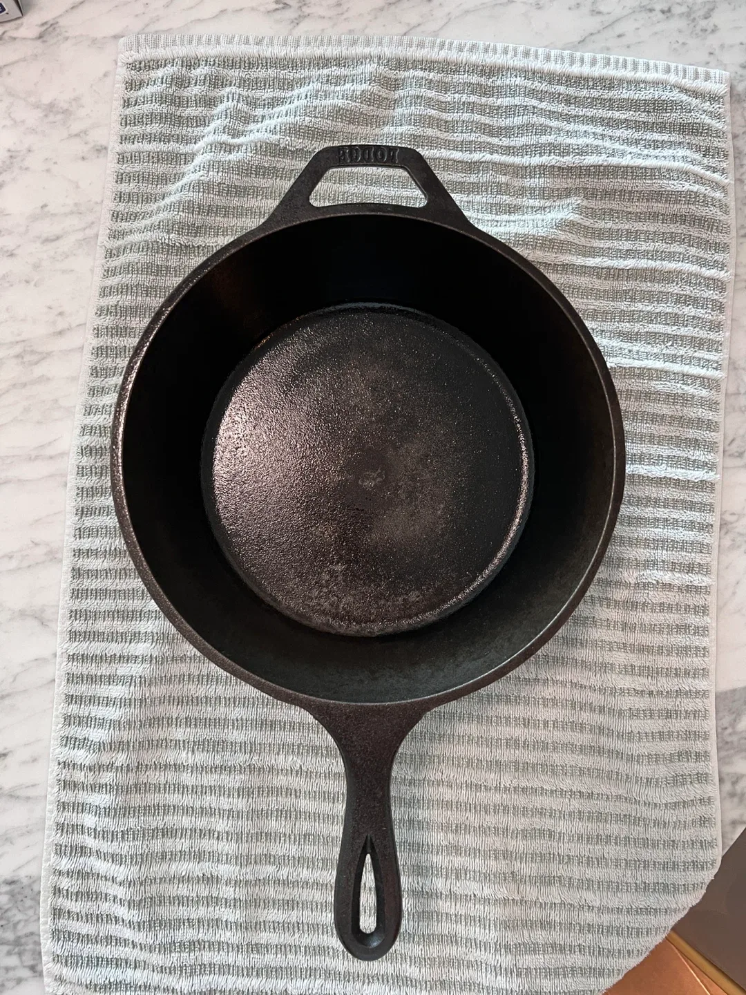 Lodge LCC3 Logic Pre-Seasoned Combo Cooker (Black) image indicator(6)