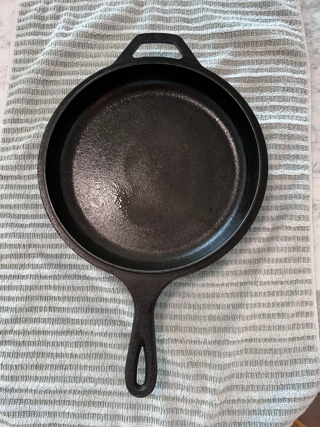 Lodge LCC3 Logic Pre-Seasoned Combo Cooker (Black) image indicator(7)