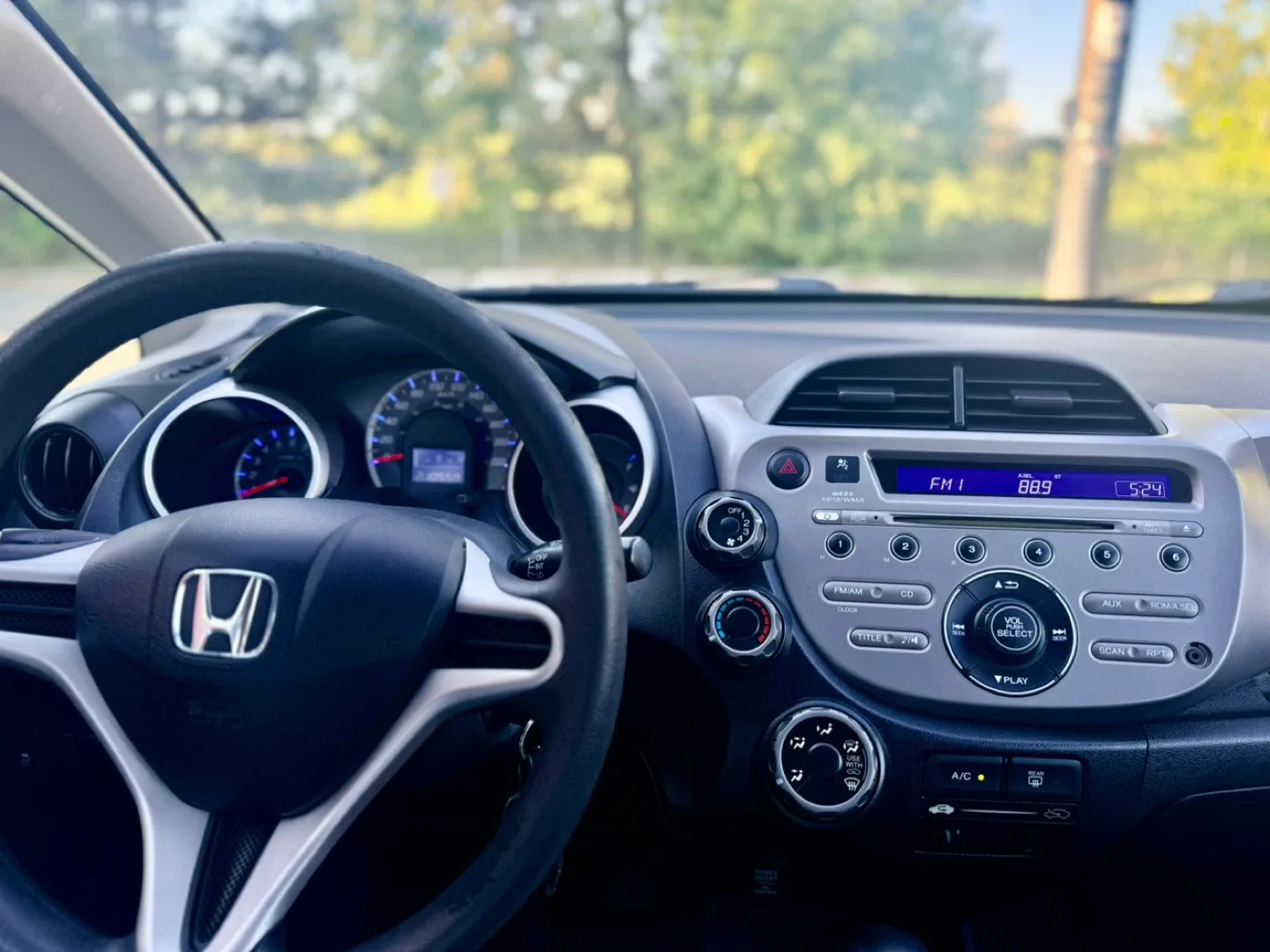 2014 Honda Fit - Grey Hatchback image indicator(9)