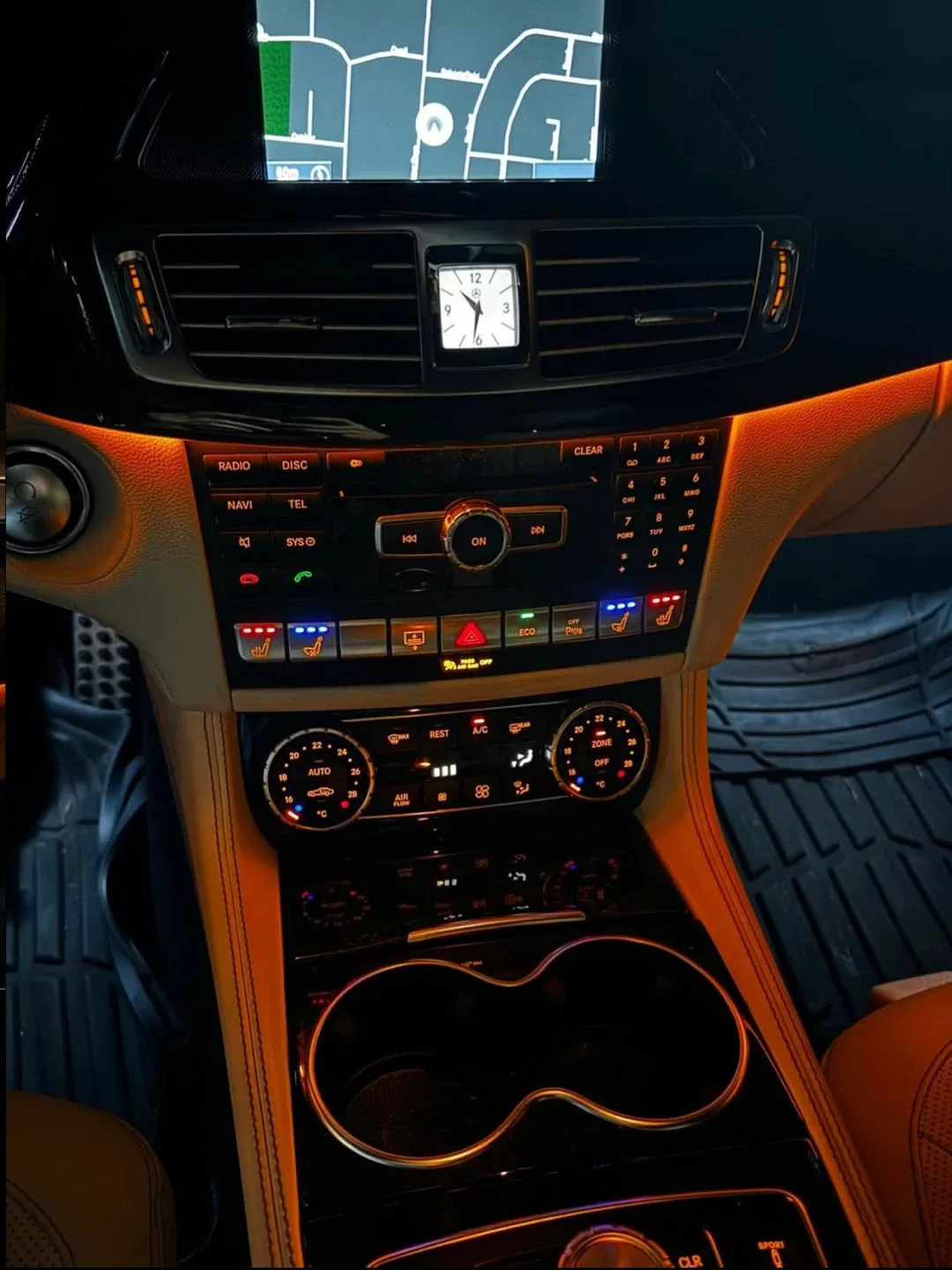 Mercedes-Benz CLS 550 Black Sedan image indicator(7)