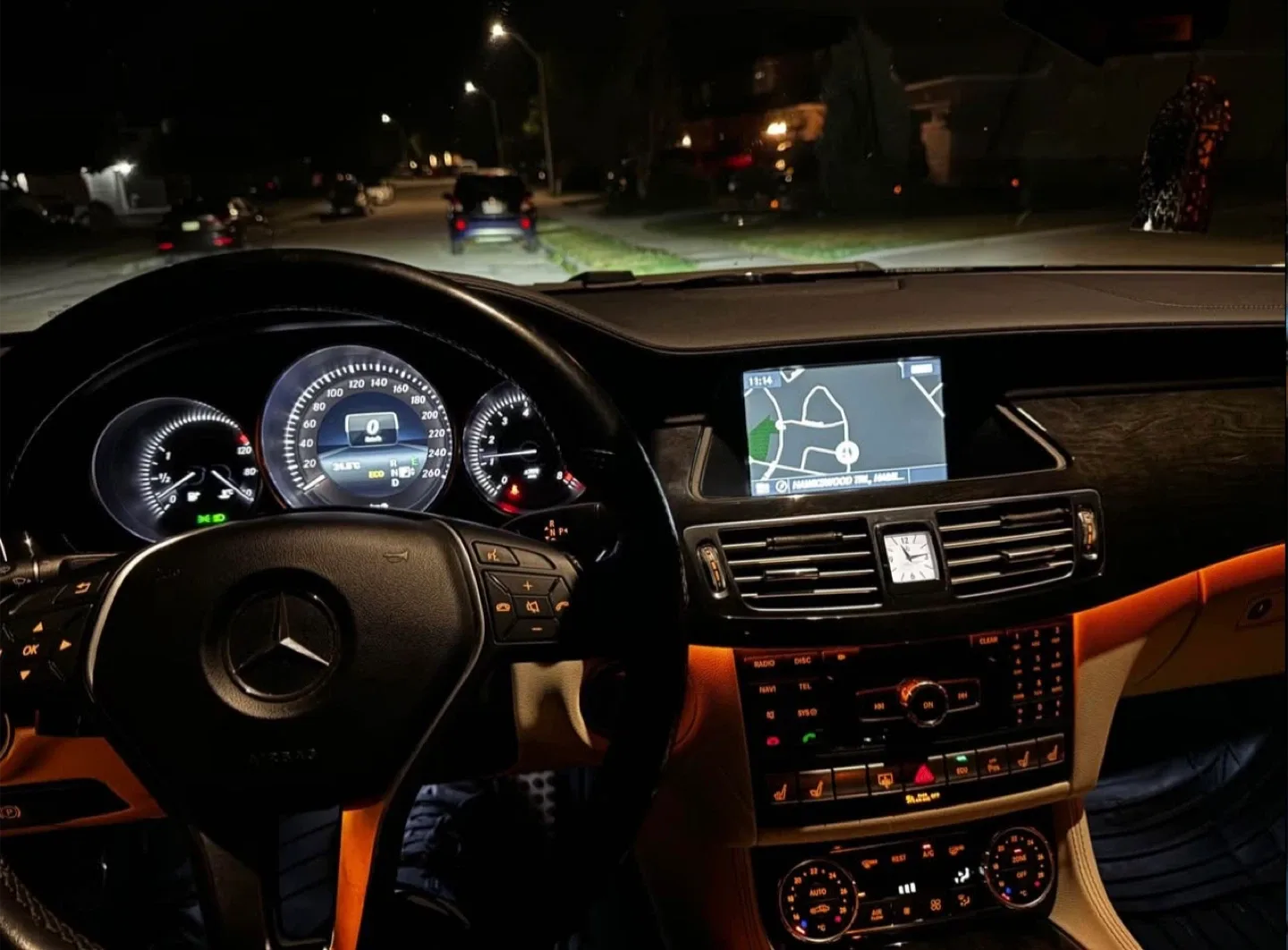 Mercedes-Benz CLS 550 Black Sedan image indicator(8)