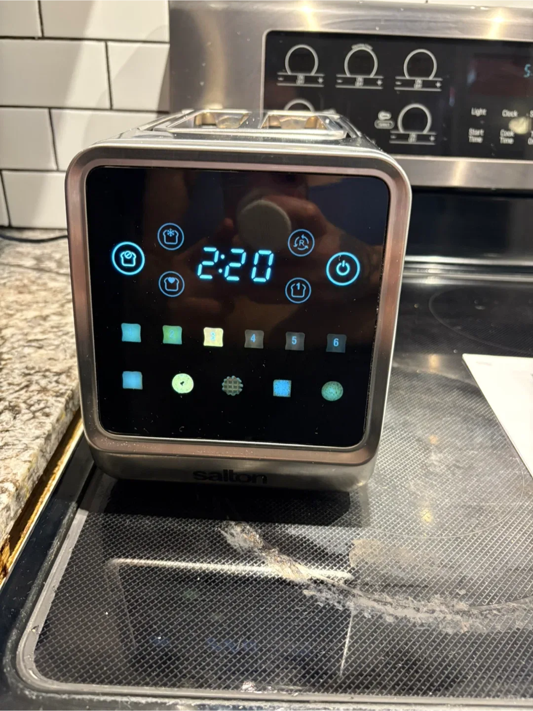 Salton Touchscreen 2-Slice Toaster - Model ET2151 image indicator(4)