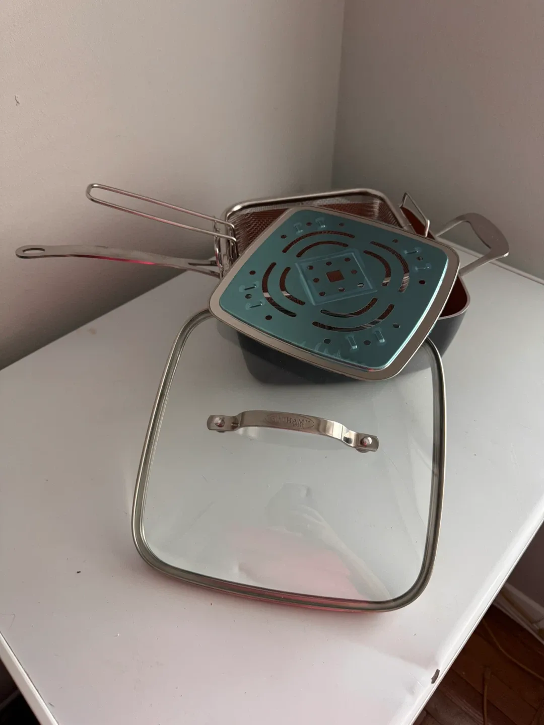 Gotham Steel 9.5" Deep Square Pan with Fry Basket image indicator(5)