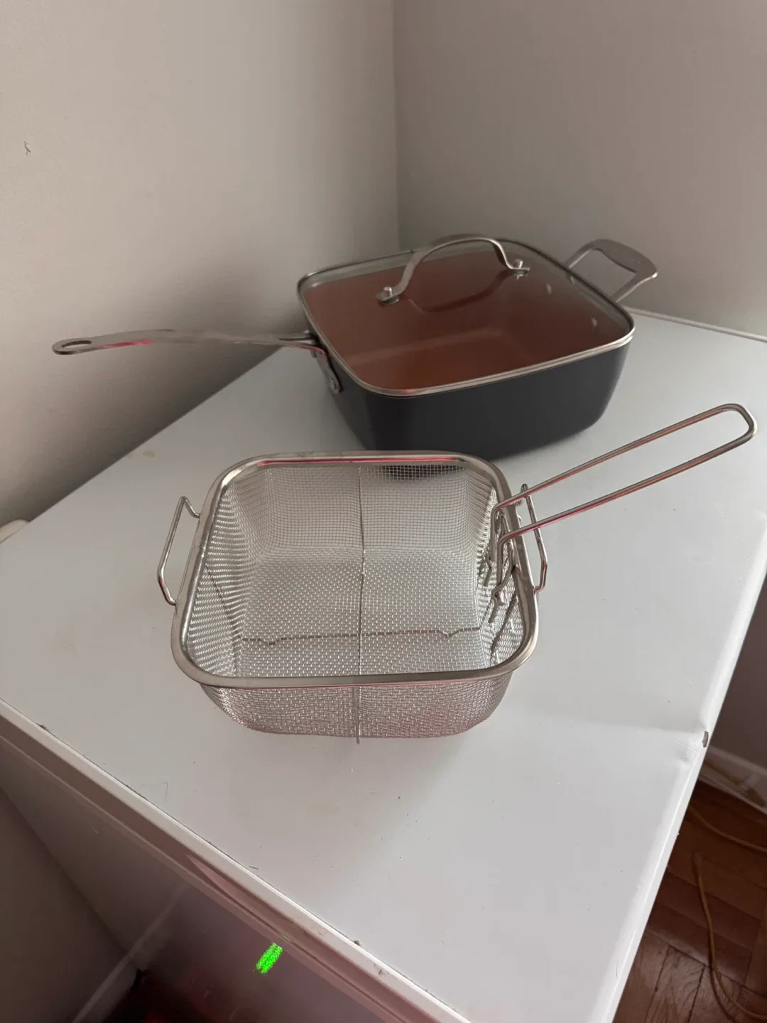 Gotham Steel 9.5" Deep Square Pan with Fry Basket image indicator(2)