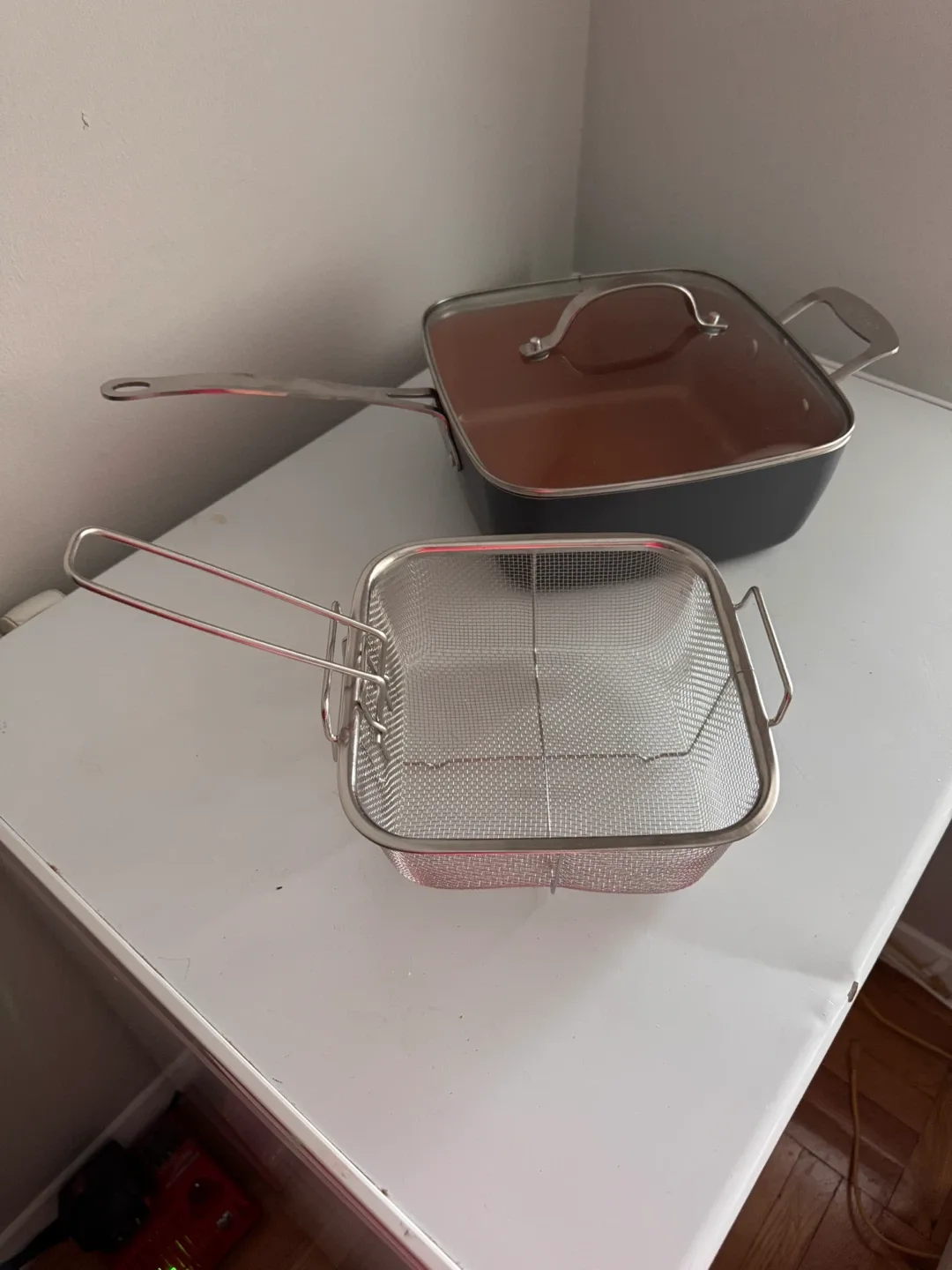 Gotham Steel 9.5" Deep Square Pan with Fry Basket image indicator(3)