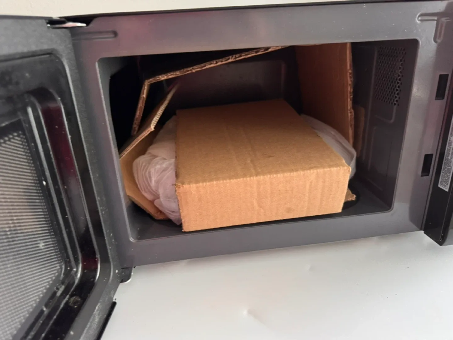 Magic Chef Microwave - Black image indicator(2)