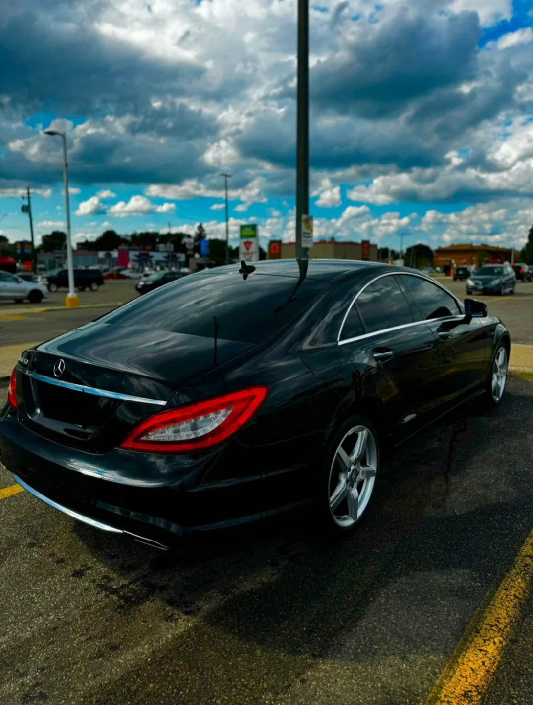 Mercedes-Benz CLS 550 Black Sedan image indicator(2)