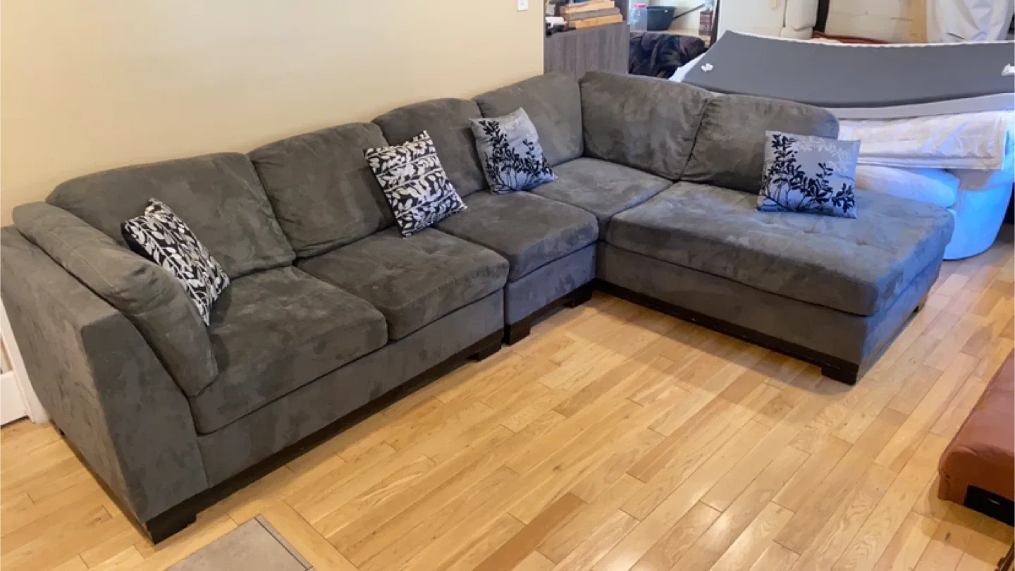 Modern Grey Sectional Sofa with Chaise (CAN DELIVER)