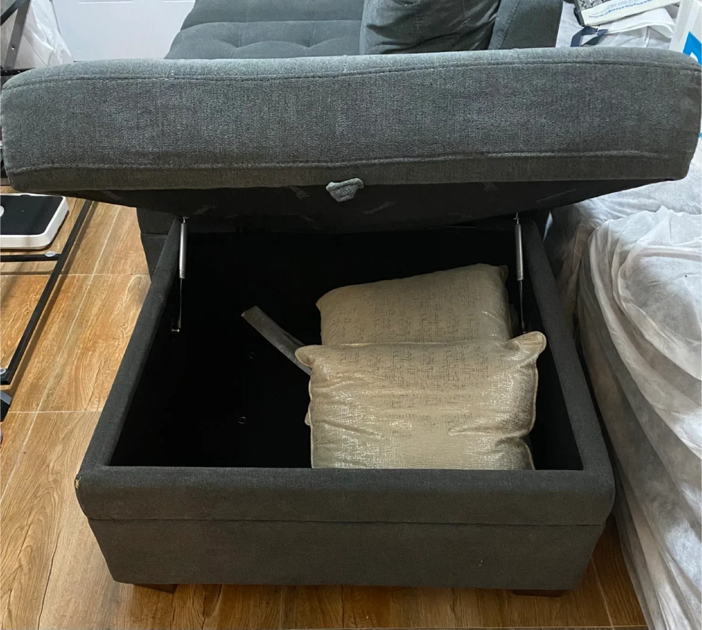 Gray Sectional Sofa with Storage Ottoman image indicator(5)