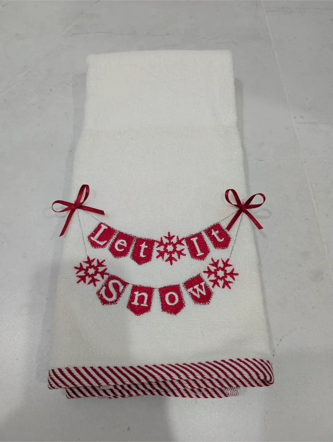 Winter Dreams Turkish Cotton Hand Towels - Set of 2 image indicator(3)