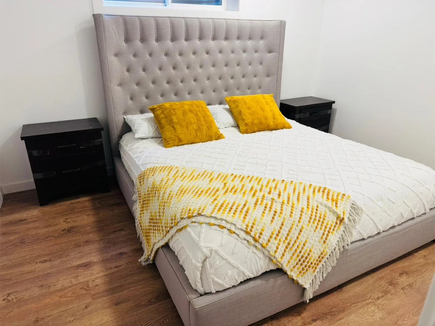 Upholstered Platform Bed with Tufted Headboard image indicator(3)