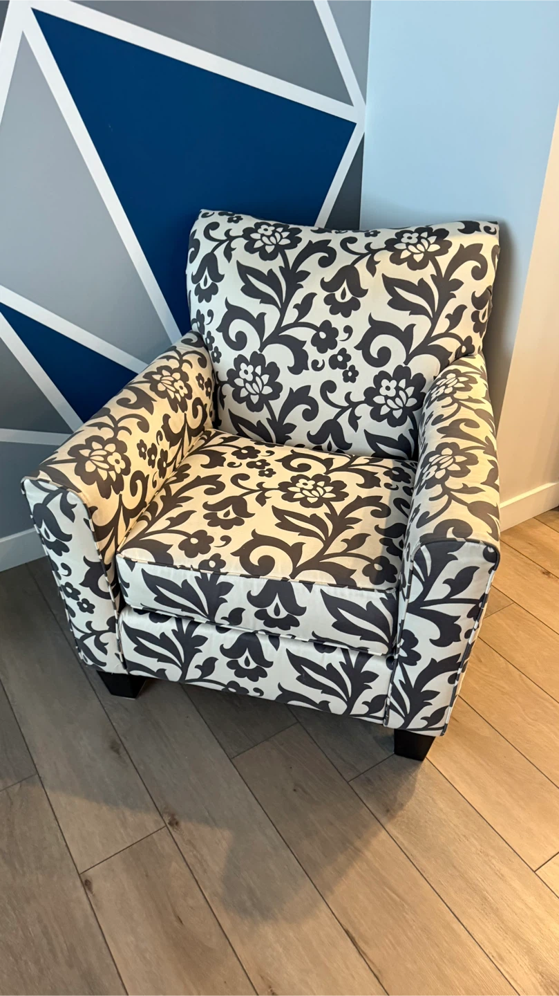 Living Room Set: Sofa, Loveseat, Armchair, End Table - photo 4