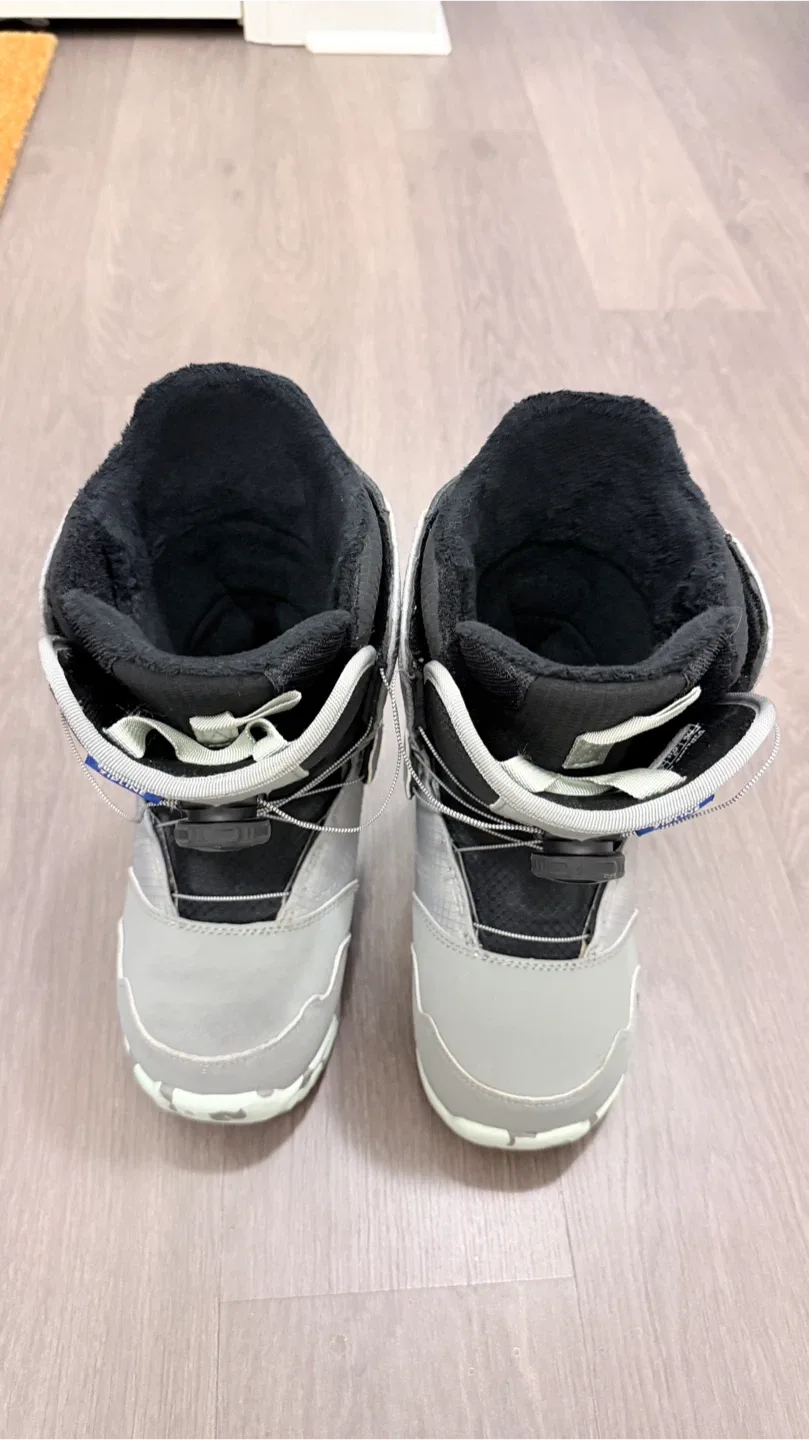 Burton Zipline Snowboard Boots - Size 6 image indicator(3)