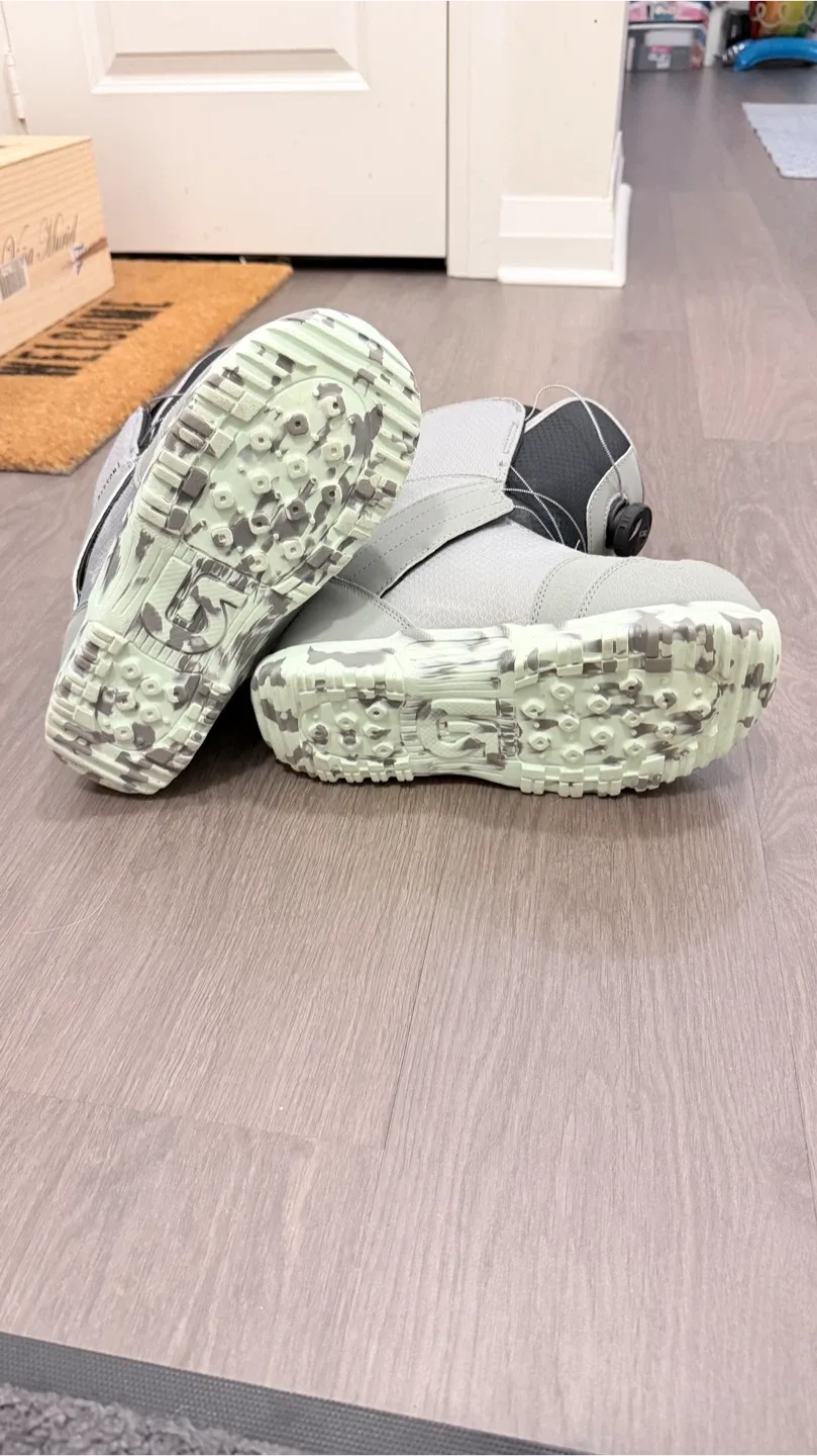 Burton Zipline Snowboard Boots - Size 6 image indicator(4)