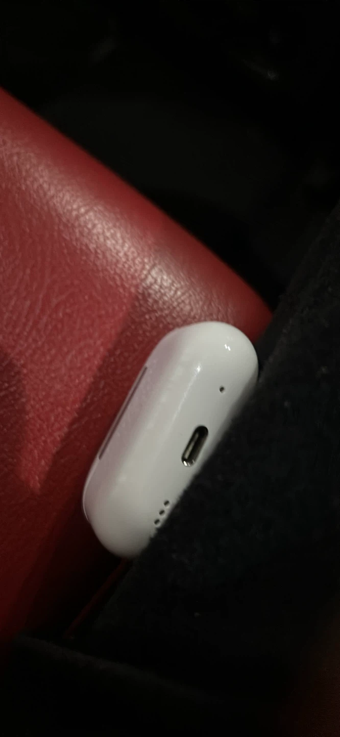 AirPod pro 2nd gen charging case(usb-c) CASE ONLY - photo 4