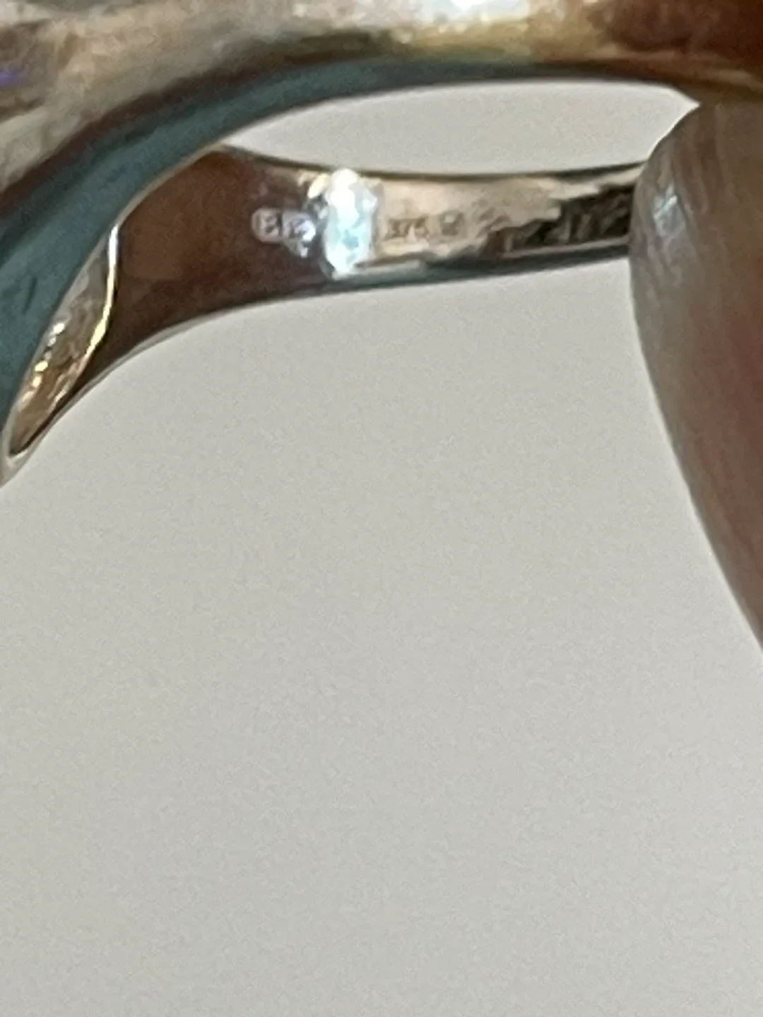 375 white gold  Ring with rare Green diamonds image indicator(3)