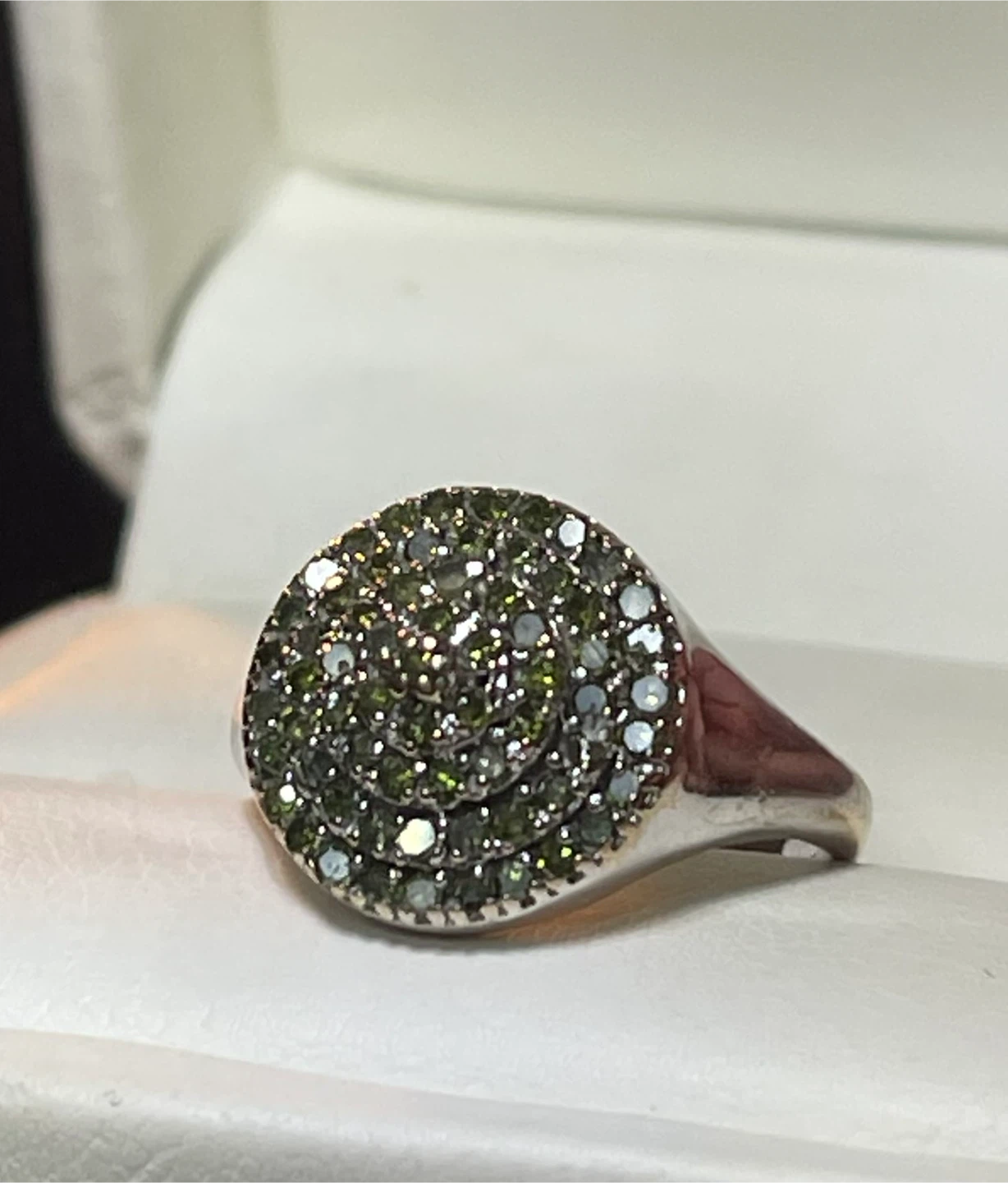 375 white gold  Ring with rare Green diamonds