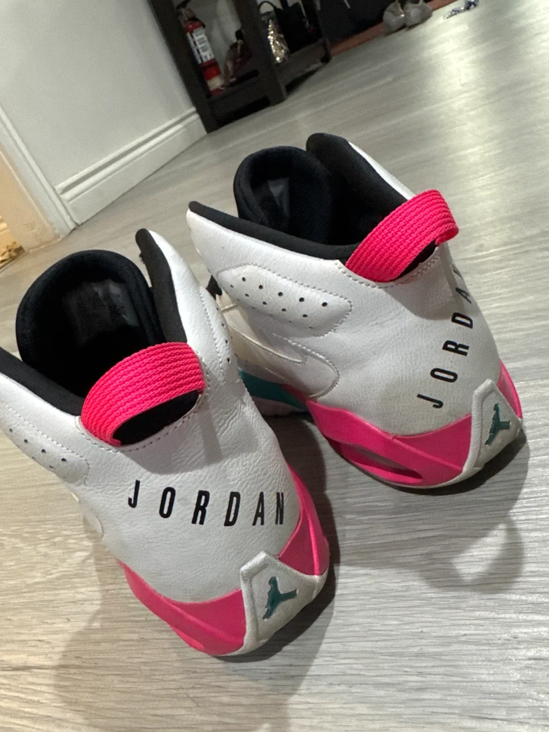 Jordan AR4430-105 White/Pink/Teal - Size 9.5 image indicator(2)