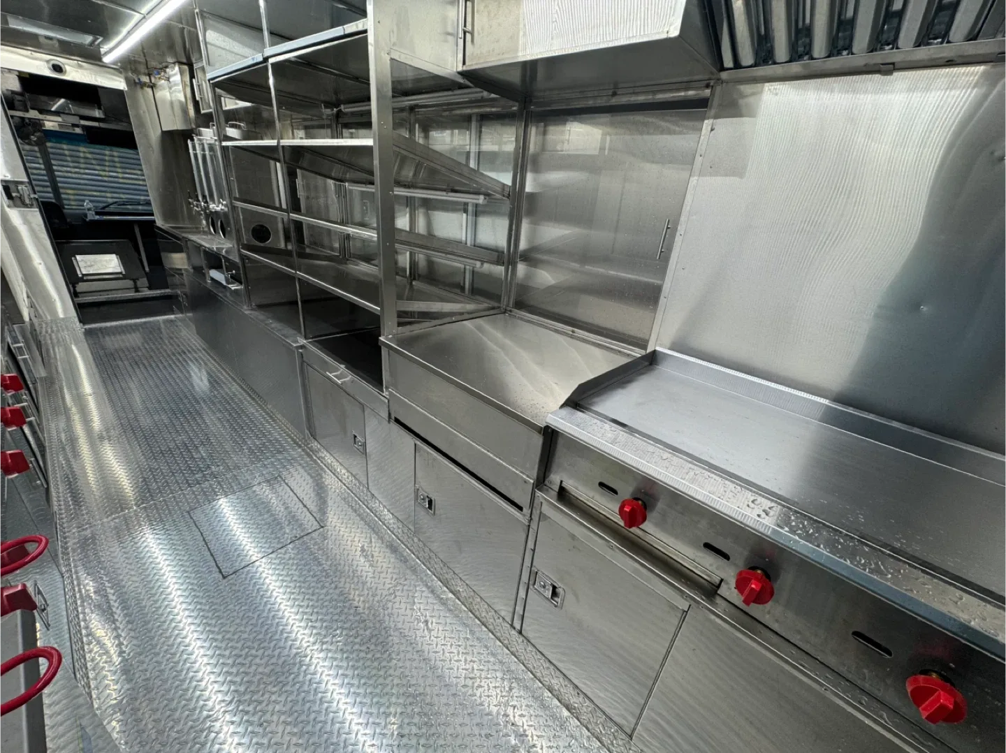 Food Truck with Full Kitchen image indicator(4)