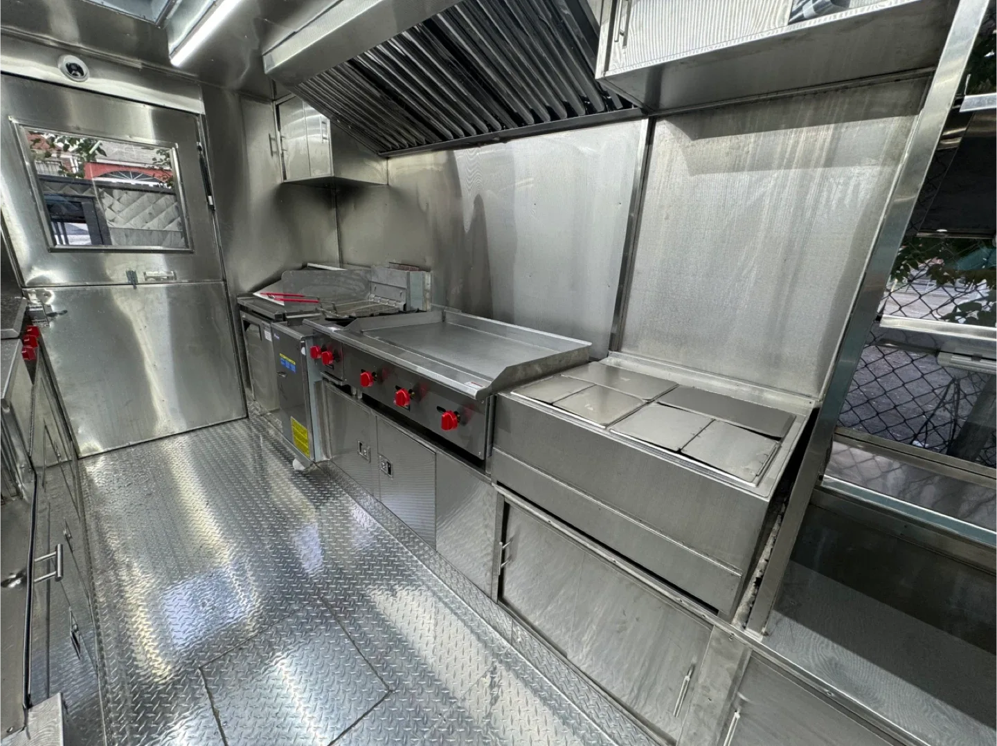 Food Truck with Full Kitchen image indicator(3)