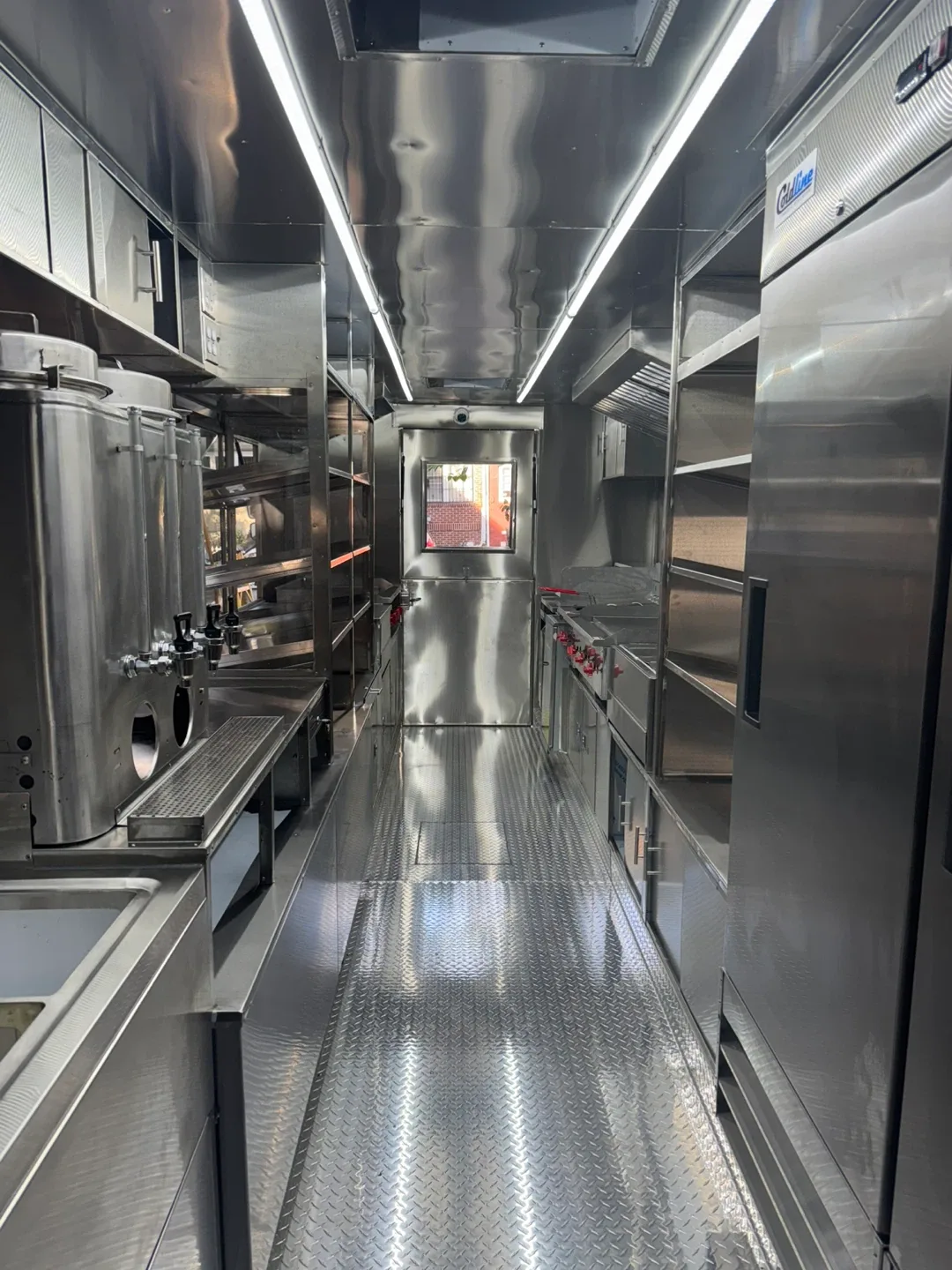 Food Truck with Full Kitchen image indicator(8)