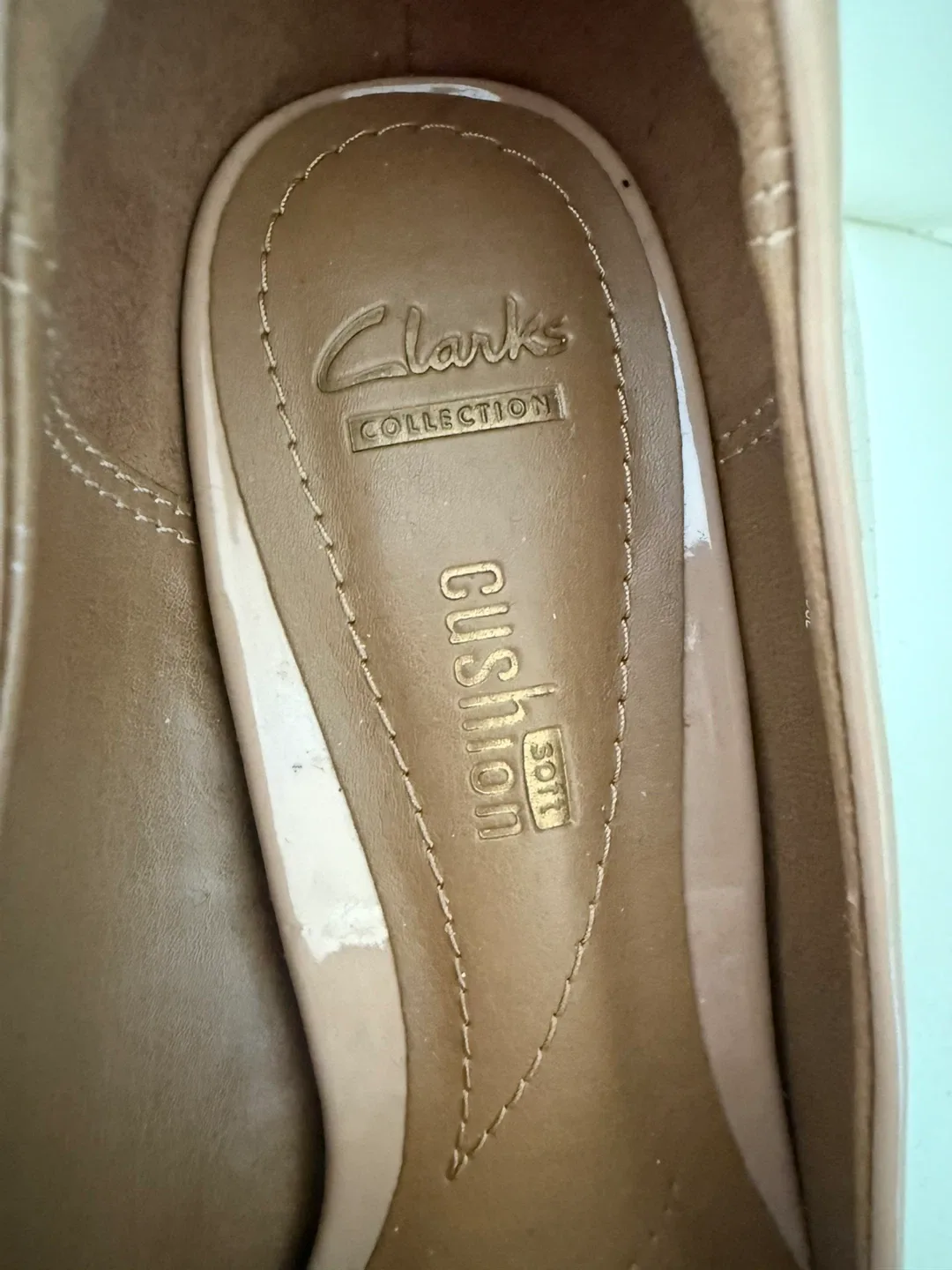 Clarks Women's patent heels - Size 6 image indicator(4)