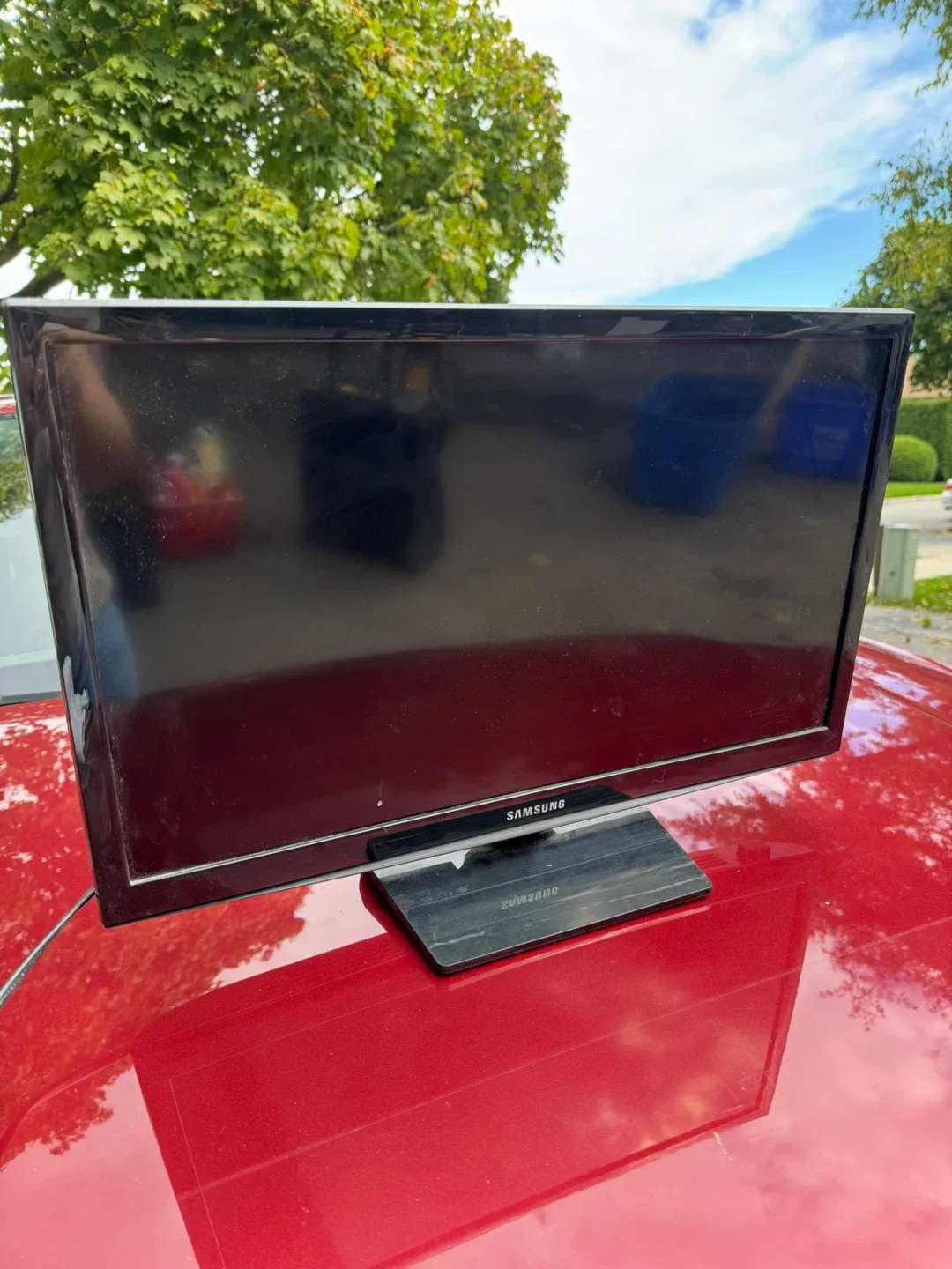 Samsung UN24H4500AF 24" TV thumbnail