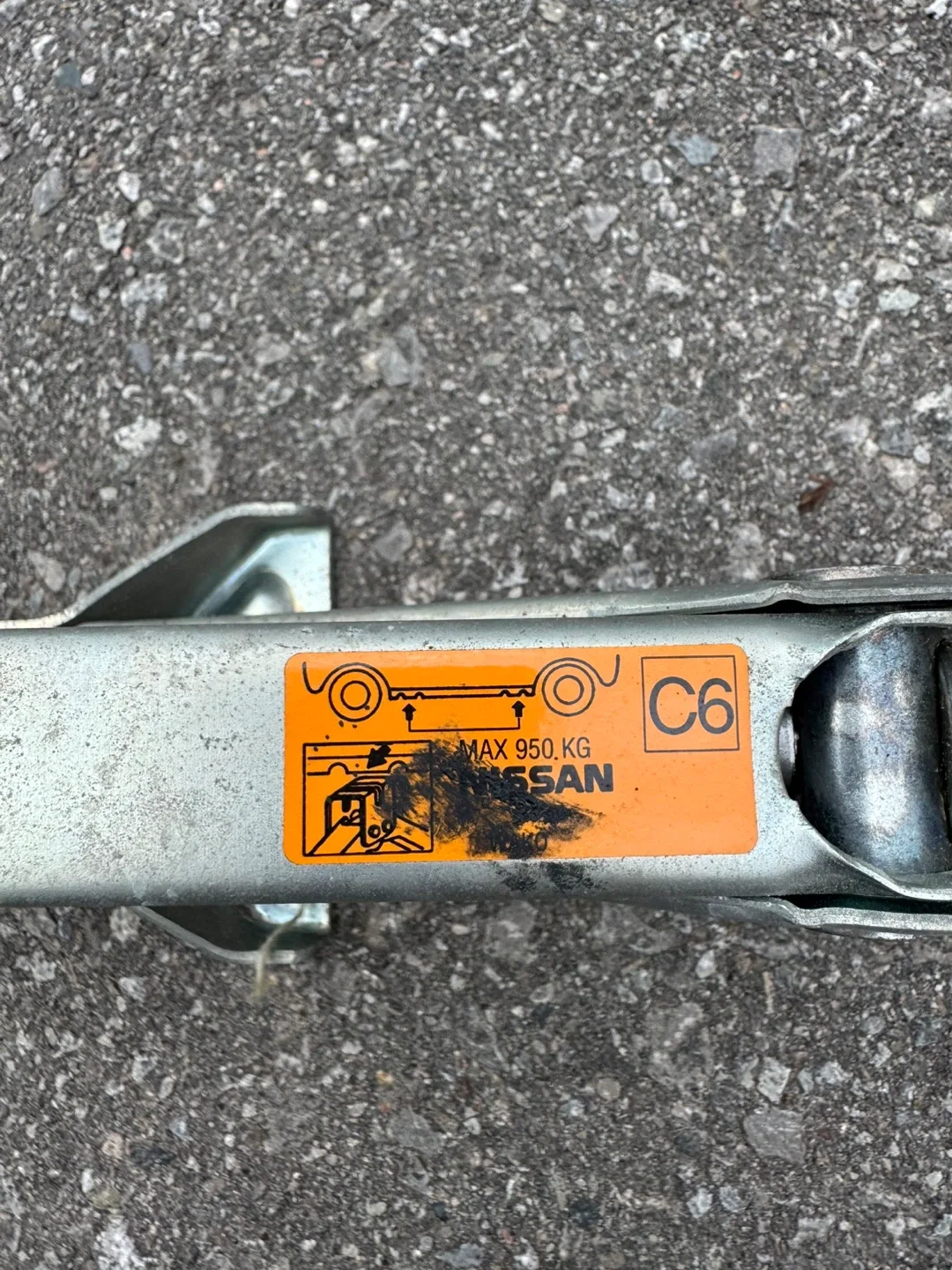 Nissan Car Jack - Max 950 KG image indicator(2)