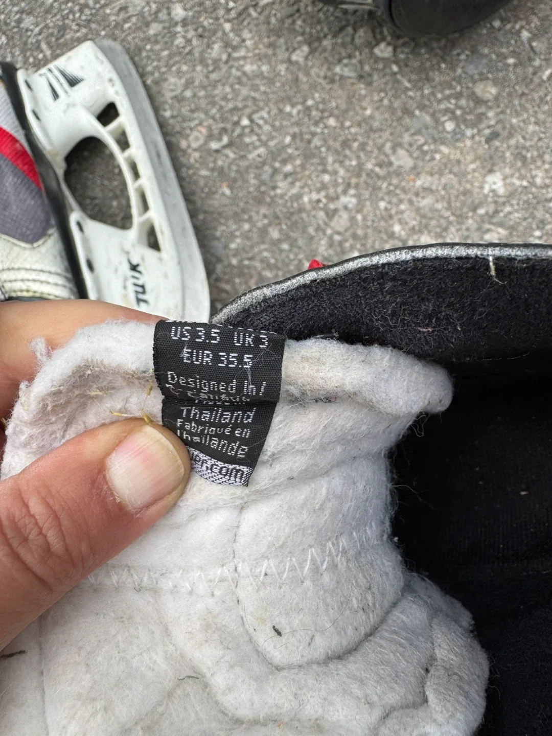 Bauer Tuk Hockey Skates - Size US 3.5 image indicator(2)