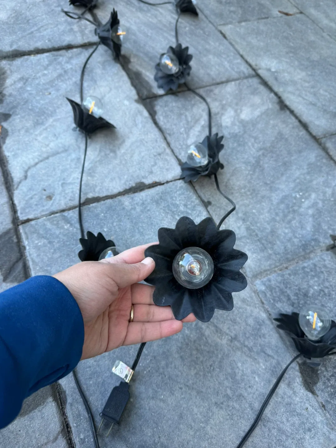 Flower String Lights - Outdoor/Indoor image indicator(3)