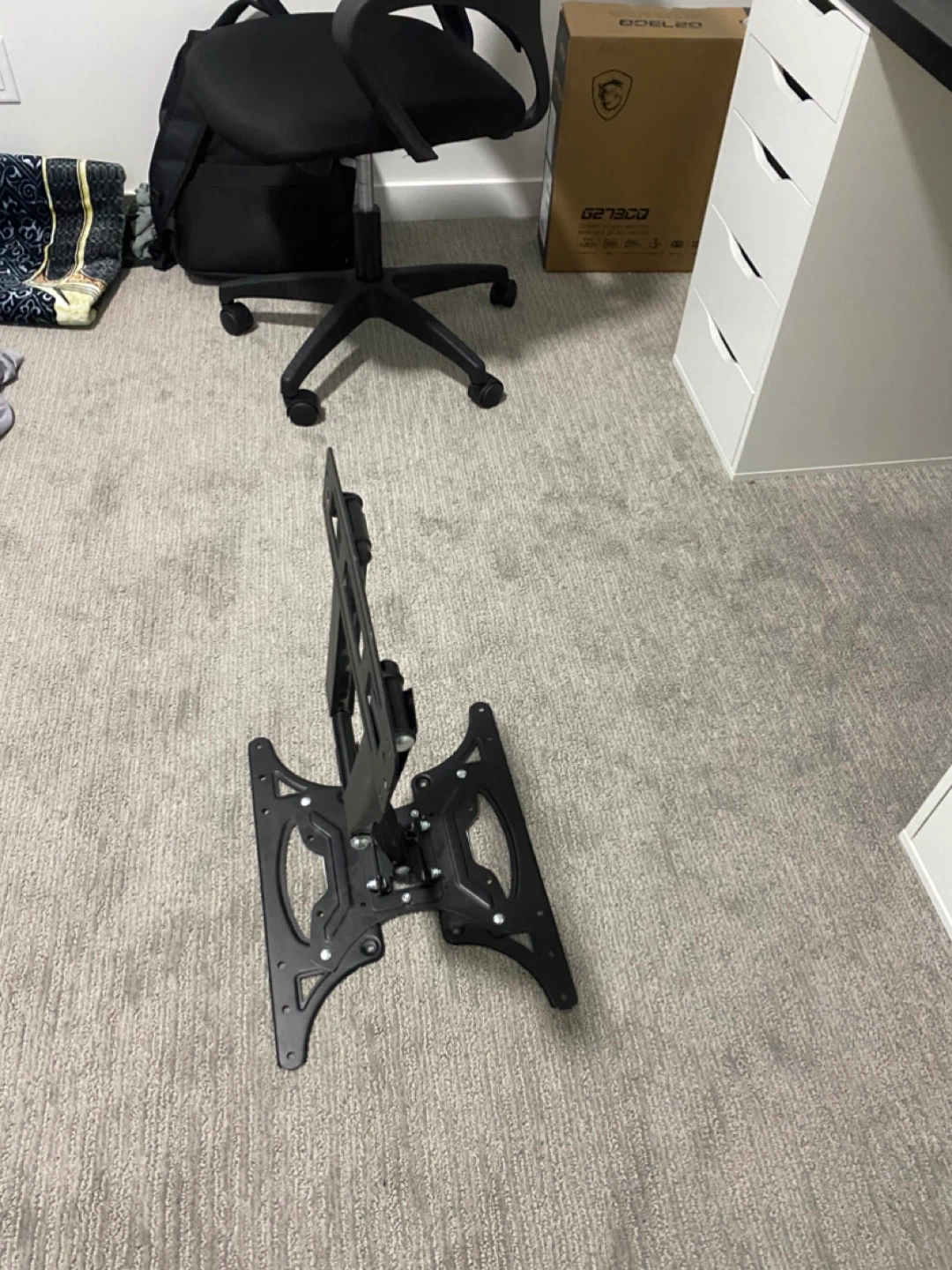 Loctek Full Motion TV Wall Mount