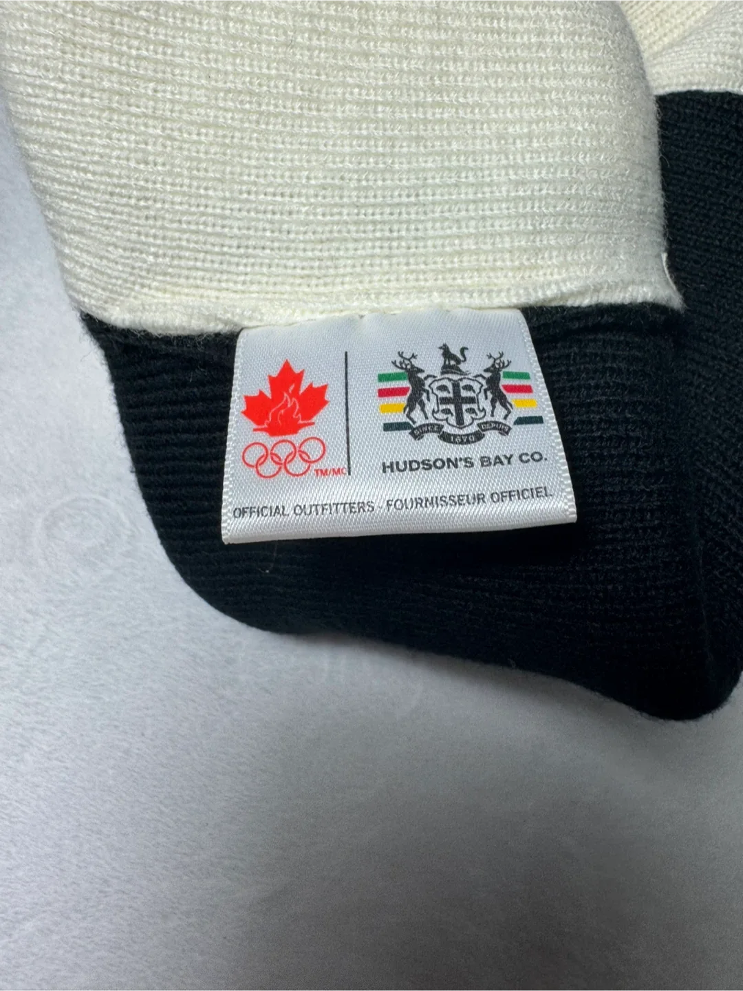 Hudson's Bay 2010 Olympic Beanie - Adult One Size image indicator(6)