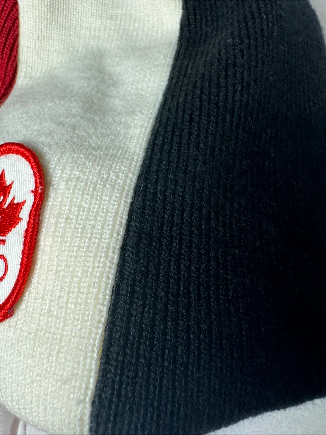 Hudson's Bay 2010 Olympic Beanie - Adult One Size image indicator(9)