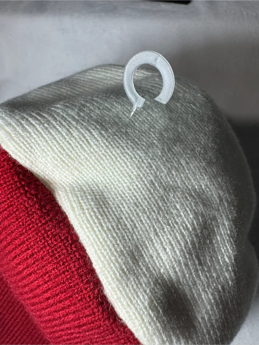 Hudson's Bay 2010 Olympic Beanie - Adult One Size image indicator(10)