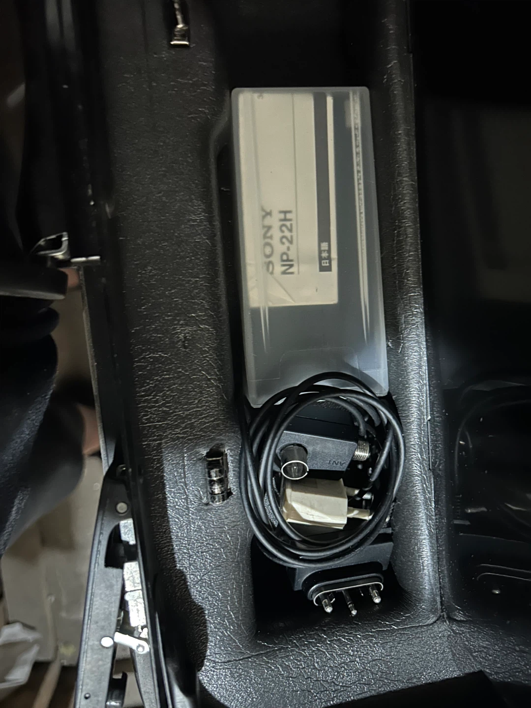 Good for parts no working Sony CCD-V220 Video8 Pro Camcorder - photo 4