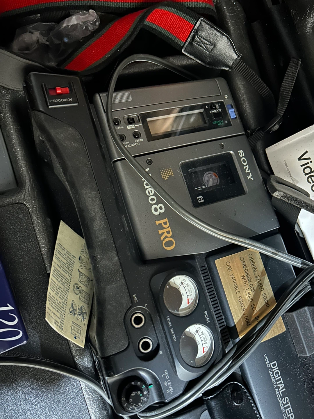 Good for parts no working Sony CCD-V220 Video8 Pro Camcorder - photo 2