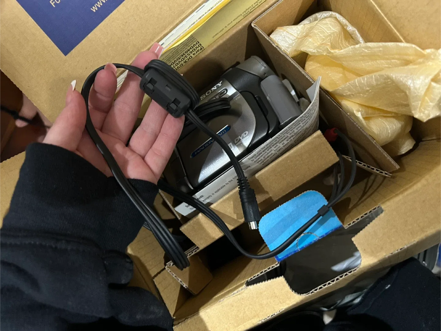 Sony Handycam DCR-DVD203 DVD Camcorder w/ Box image indicator(4)