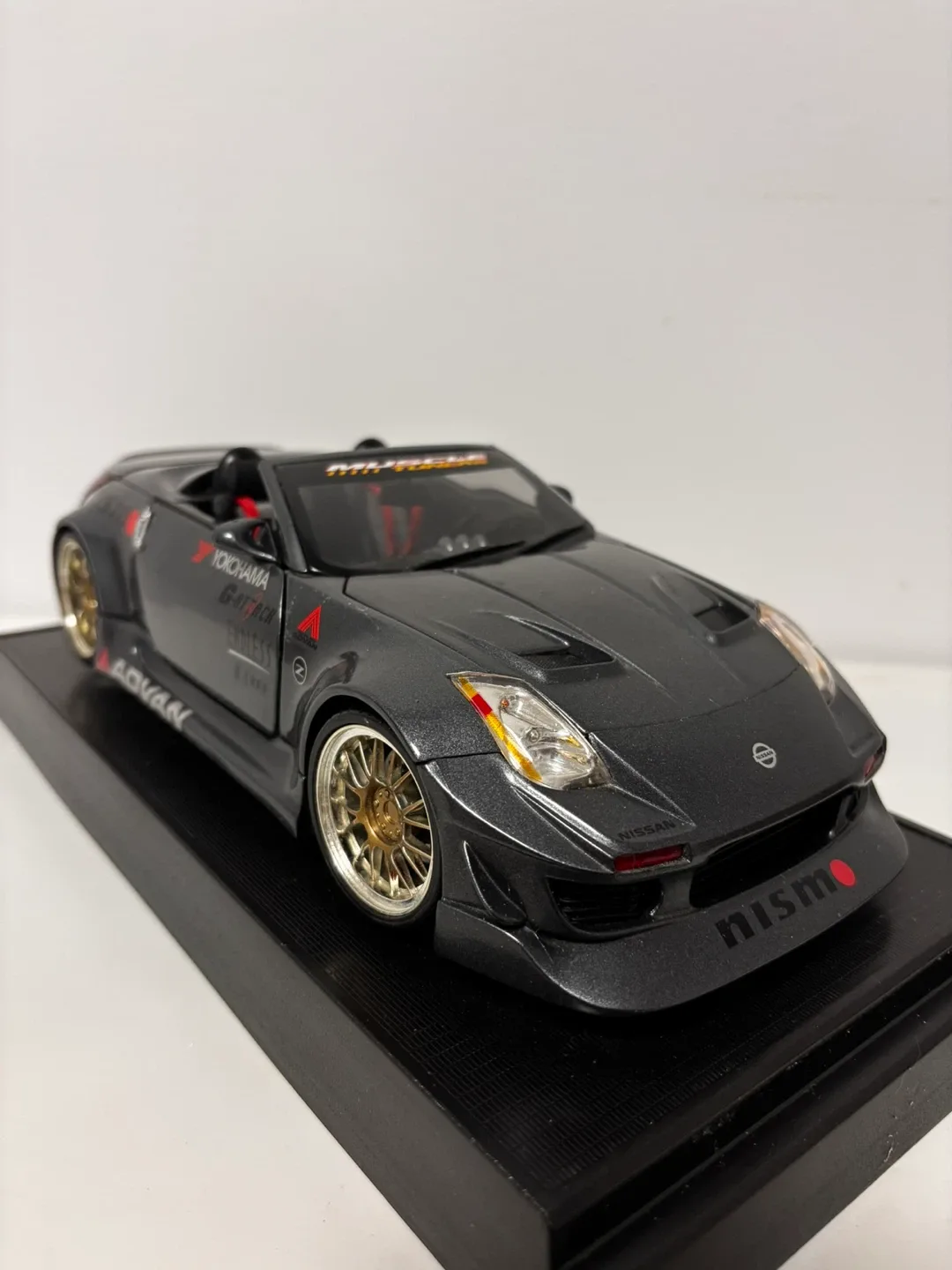 Nissan 350Z Diecast 1:18 Muscle Machines – Excellent état – 50 $ image indicator(4)