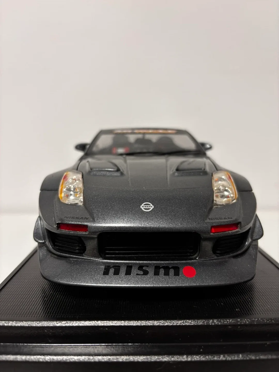 Nissan 350Z Diecast 1:18 Muscle Machines – Excellent état – 50 $ image indicator(5)