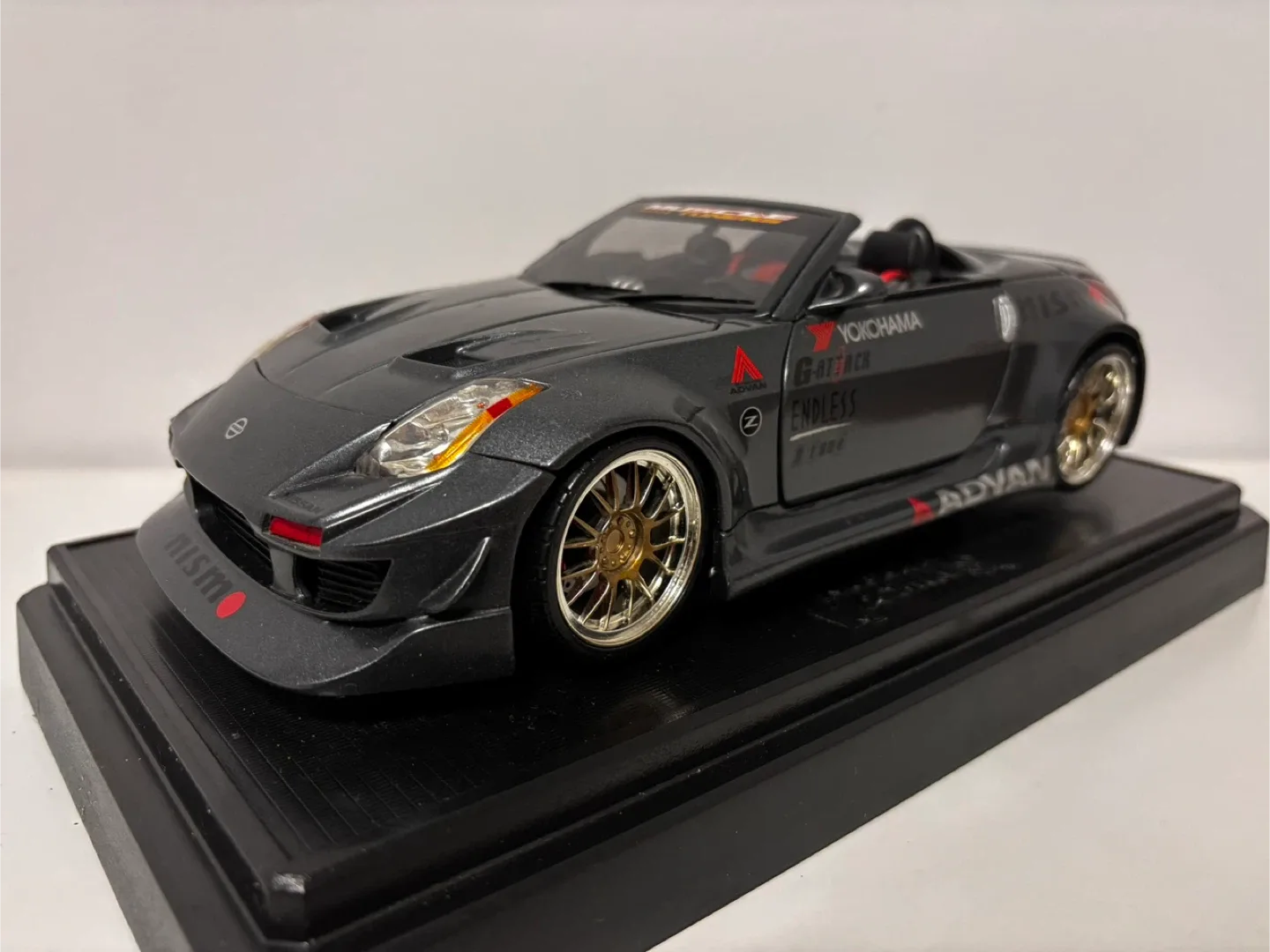 Nissan 350Z Diecast 1:18 Muscle Machines – Excellent état – 50 $ image indicator(6)